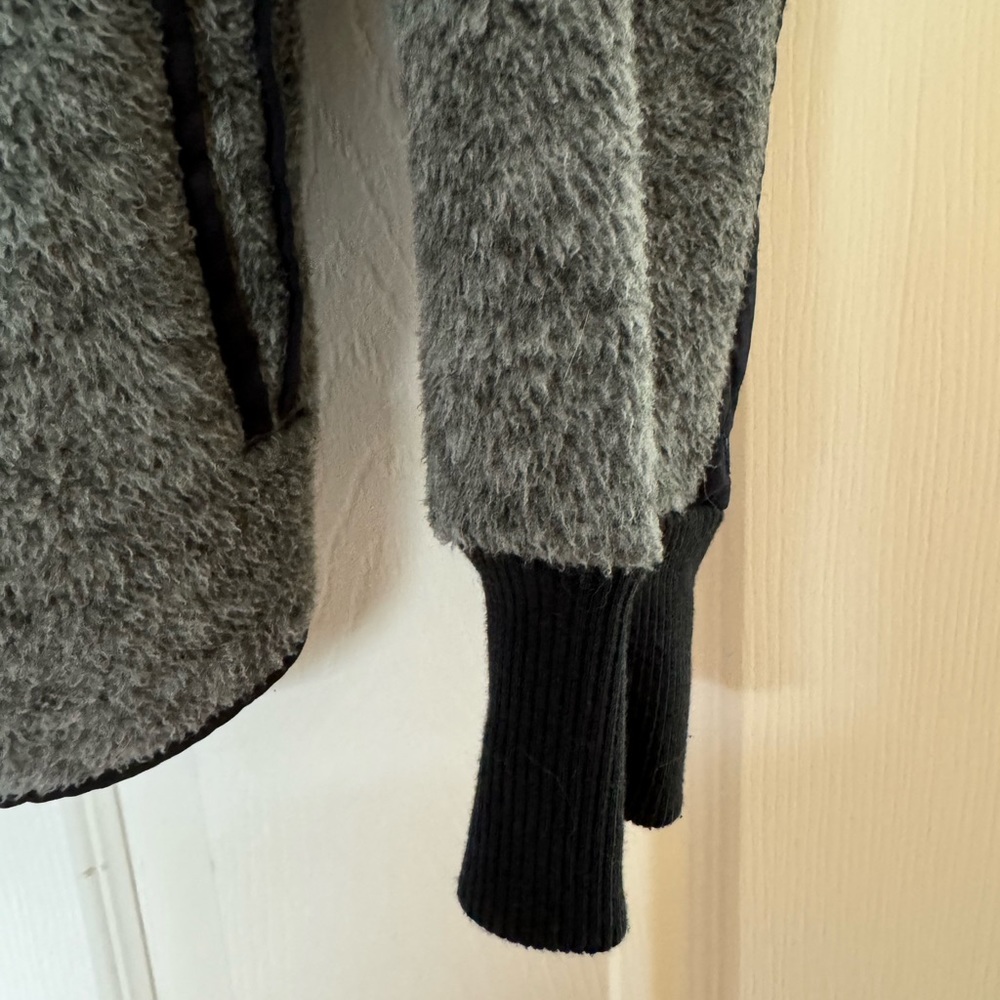 Abercrombie & Fitch Asymmetrical Snap Up Fleece Jacket - Picture 7 of 9